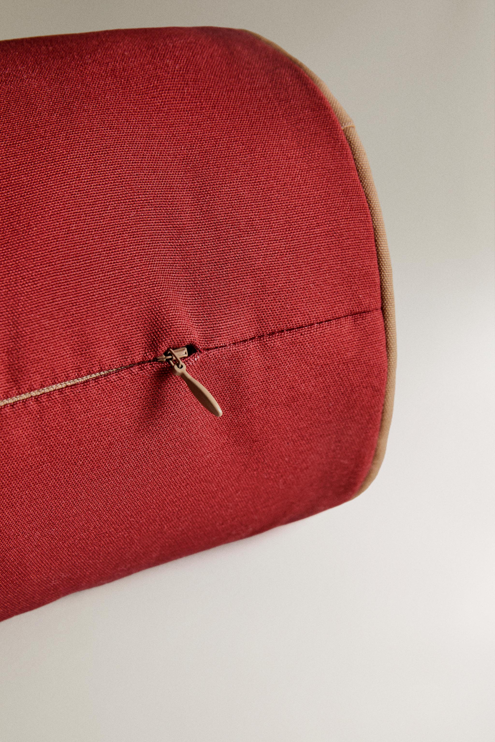 CONTRAST BOLSTER